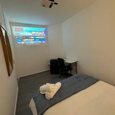 Small Cozy Private Bedroom Zone1 Londen Buitenkant foto