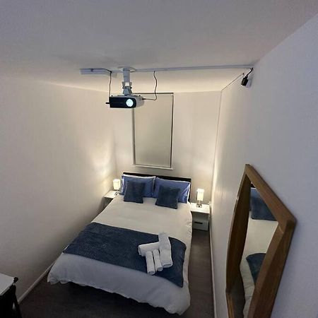 Small Cozy Private Bedroom Zone1 Londen Buitenkant foto