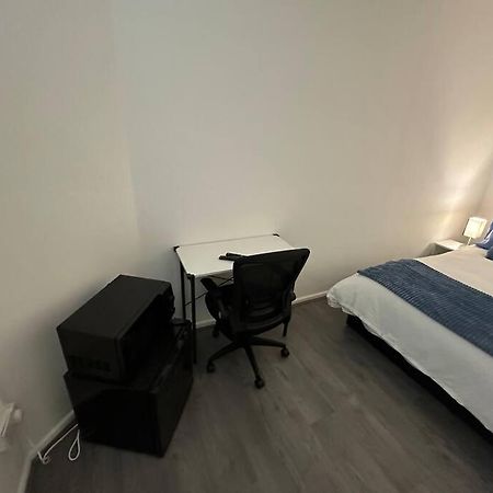 Small Cozy Private Bedroom Zone1 Londen Buitenkant foto