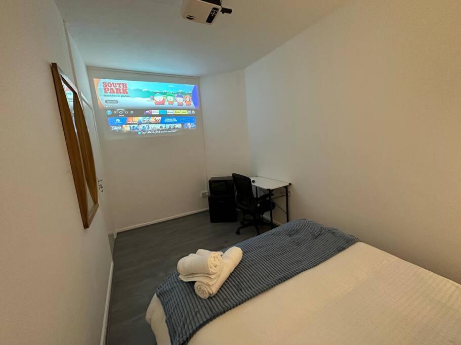Small Cozy Private Bedroom Zone1 Londen Buitenkant foto
