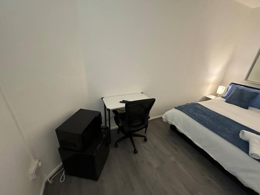 Small Cozy Private Bedroom Zone1 Londen Buitenkant foto